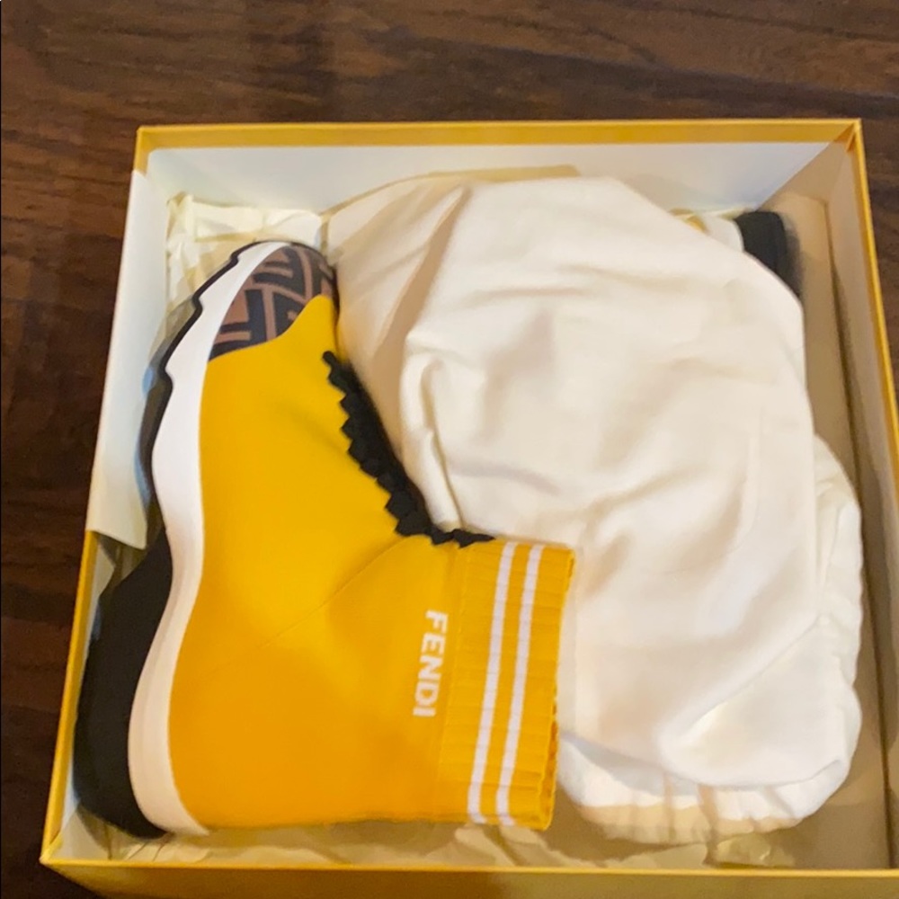 Fendi sneaker , yellow, size 37, never worn,